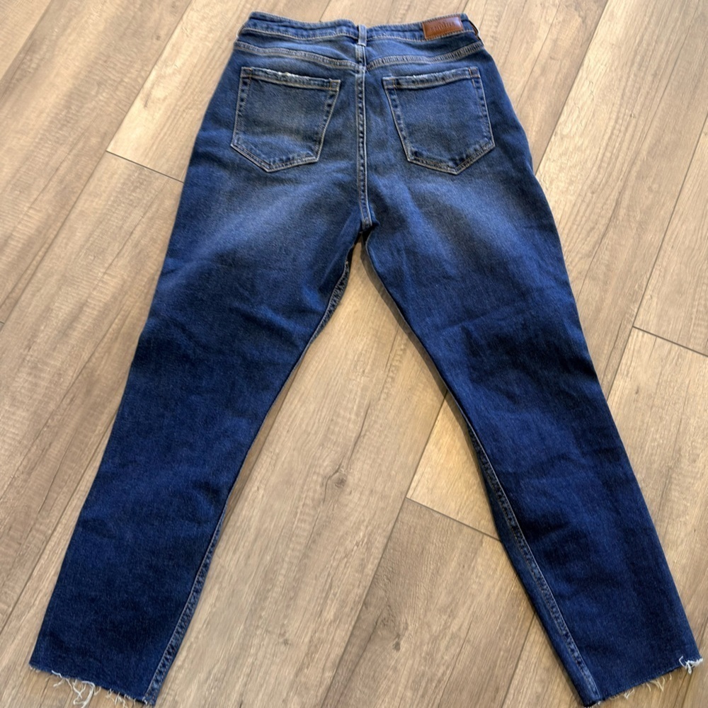 Hollister Curvy High-Rise Blue Jeans - Picture 4 of 4